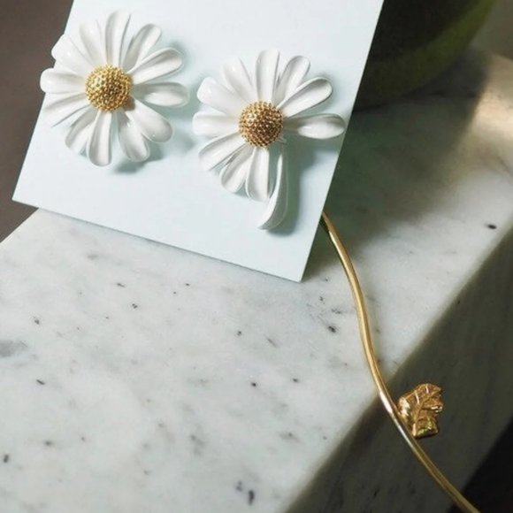 Kate Spade flower AB earrings - Picture 3 of 4